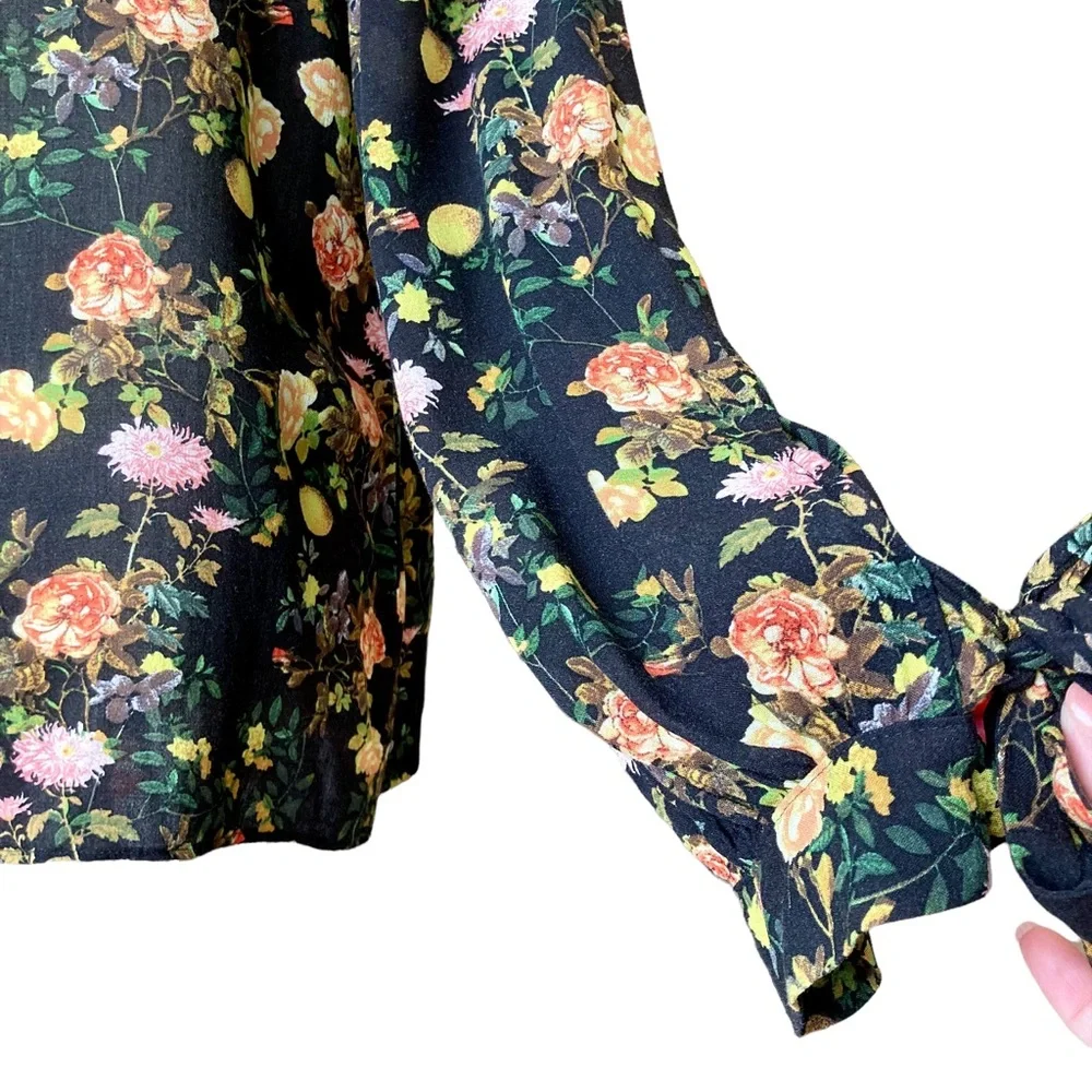 Banana Republic Women’s long sleeve black floral top, Sz M